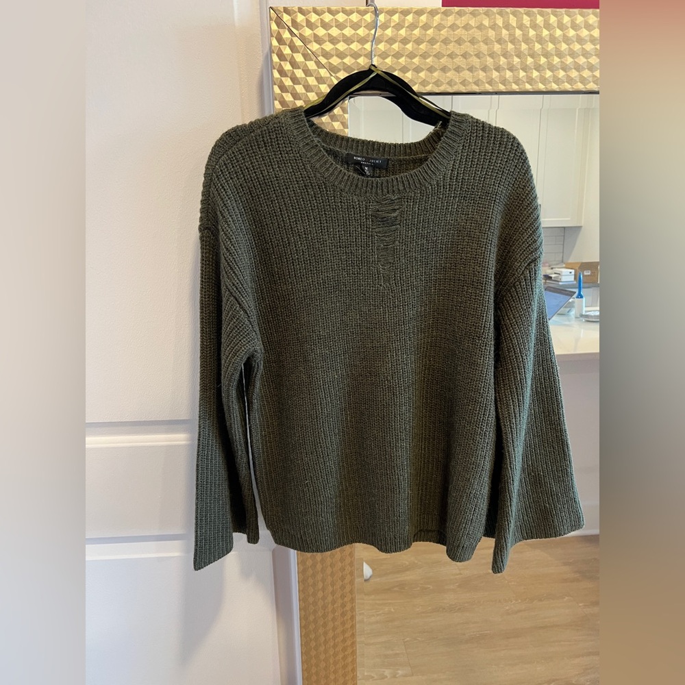 NWT Romeo & Juliet Heather Olive Sweater Women’s Medium